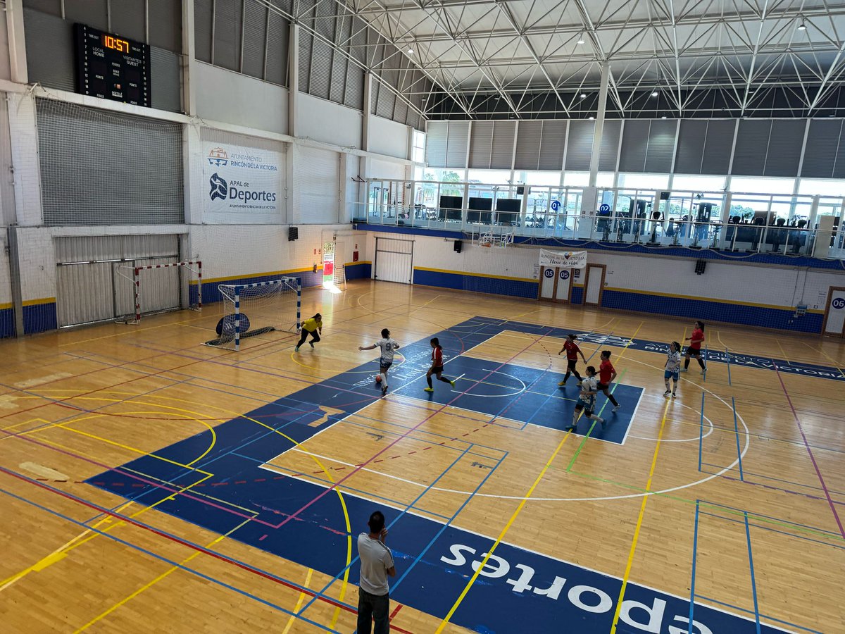 Desde el Ayuntamiento de Cuevas Bajas queremos felicitar a nuestro equipo femenino de fútbol sala por proclamarse campeonas por tercer año consecutivo en el V Circuito de Fútbol Sala de la Diputación de Málaga.