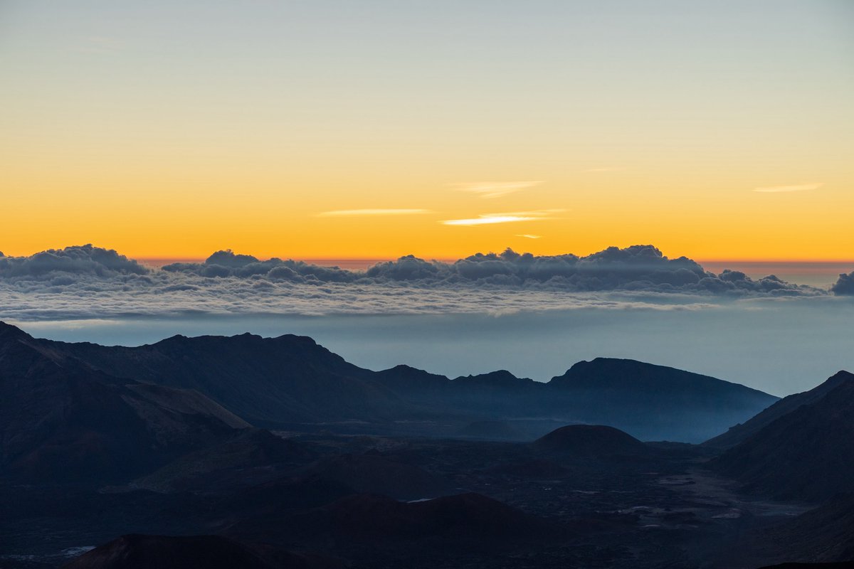 trungchenh's tweet photo. Started our first full day on Maui by waking up at 2am to watch the sunrise at Haleakala National Park. The stars were so brilliant and it was so dark that you could see the Milky Way with the naked eye. What a great sight to witness. https://t.co/jpN4XfGyVT