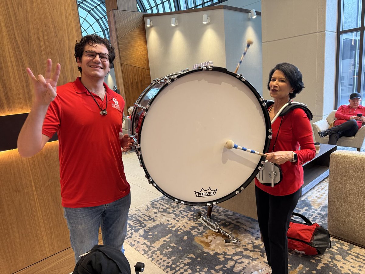 Renu Khator (@uhpres) on Twitter photo Go Coogs!!! Go Coogs!!!