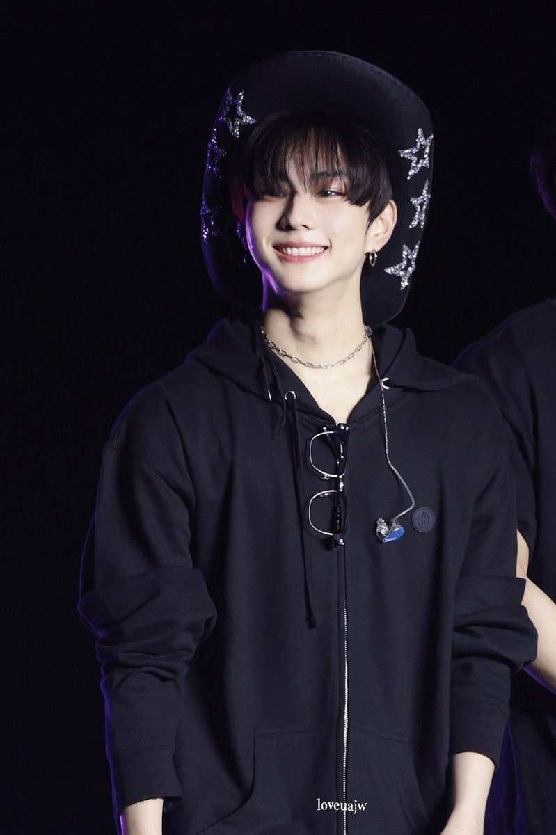 jungwonfeeds's tweet image. My type