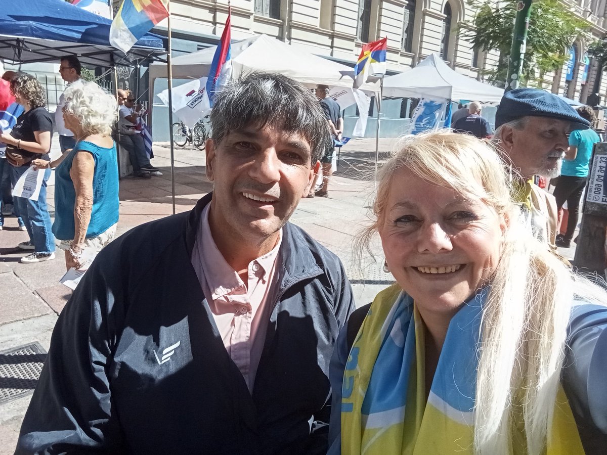 myriamsilva18's tweet photo. Feria de Tristán Narvaja
#yaesta
#tuvoznuestraaccion
Junto a @DipRodrigoGoni el equipo B @ESPACIOCUARENTA 
Nuestro candidato Alcalde B
@ismael_manzur 
Te escuchamos 
Cercanía 
Sumate
@MartinLemaUy Intendente de Montevideo https://t.co/F2PH1l6ofv