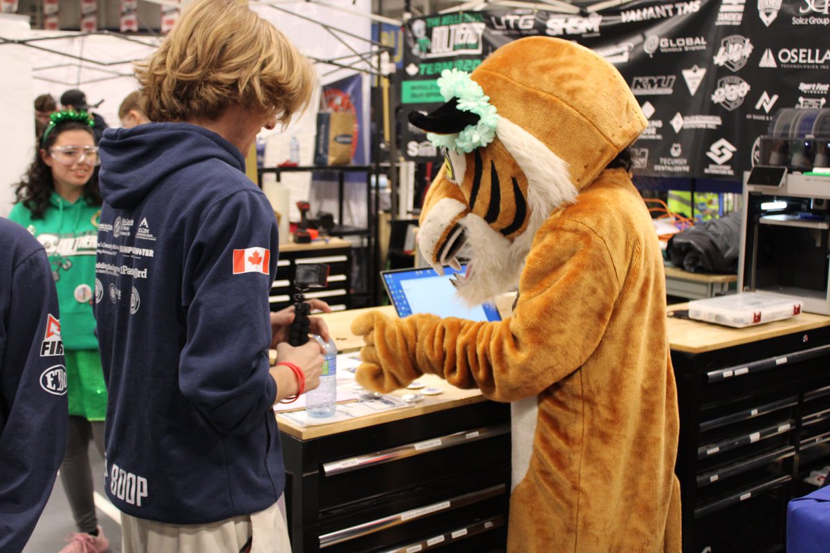 Provincials, here we come! We had an amazing time competing in Windsor. Huge thanks to our alliance partners Gemini Robotics &amp; @frc_cybercavs_4678 and to our mentors, supporters, @uwindsor, and @firstroboticscanada for an incredible event! 💙🤍💚