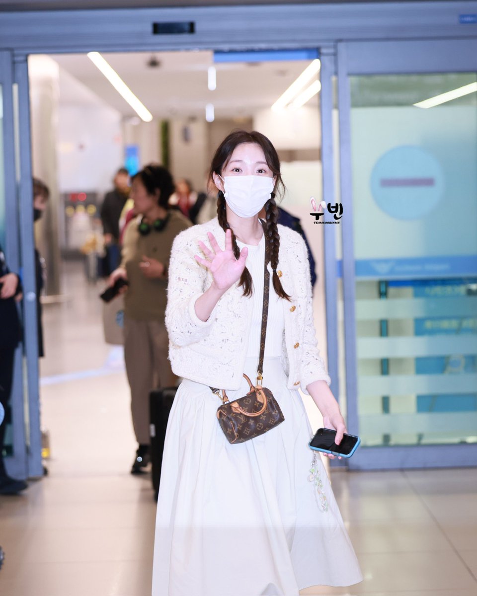 [HD] 20250330 #ChaeSooBin reached Seoul, Incheon Airport

 #채수빈 #SOOBINs_Shining_Moments #蔡秀彬

©️TEAMSOOBINMS

*Please DO NOT CROP OUT logo.