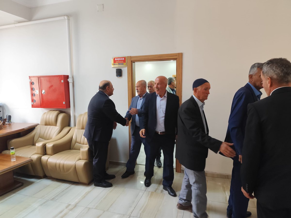 baykanbld's tweet photo. Başkanımız sn Ekrem Erdem, belediye binamıza bayramlaşma ziyareti gerçekleştiren kıymetli hemşehrilerimizi ağırlayarak bayramlarını tebrik etti.

Değerli hemşehrilerimize ziyaretlerinden ötürü teşekkür ediyor, bayramlarını tekrardan kutluyoruz. https://t.co/mfWkOfvYYY