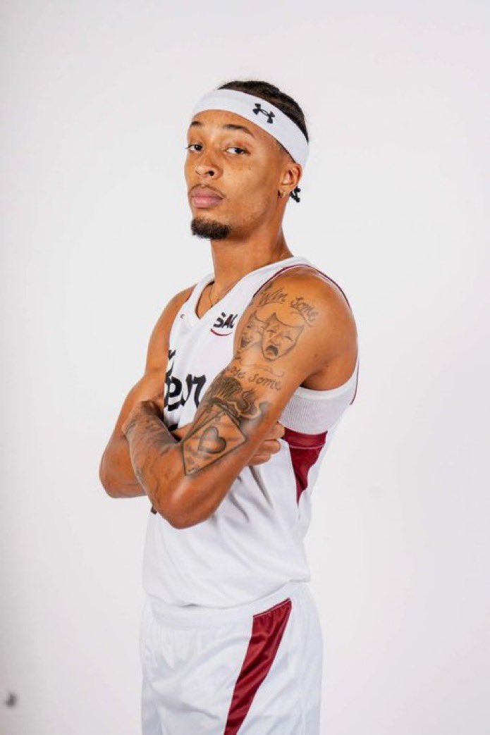 jakelieberman2's tweet photo. 6’6 SG Ziare Wells out of Lenoir Rhyne (D2) is entering the transfer portal, as announced by his agent Lenny Minaya (@fdmathletics).

Averaged 16.6 points, 5.7 rebounds &amp; 2.4 assists in 35 games. https://t.co/4NEzi5ji9I