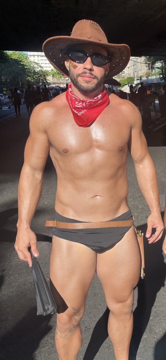 leoperico's tweet image. 💦☂️