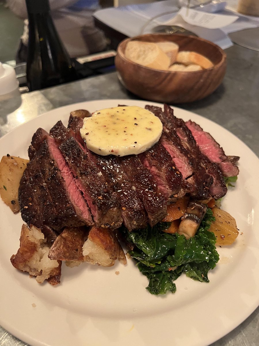 🍖 Today's happiness is the satisfaction of eating meat! 🥩 The beef is tender and juicy, and every bite is a reward for the taste buds. Life needs a sense of ritual, so let's start with this delicious beef!