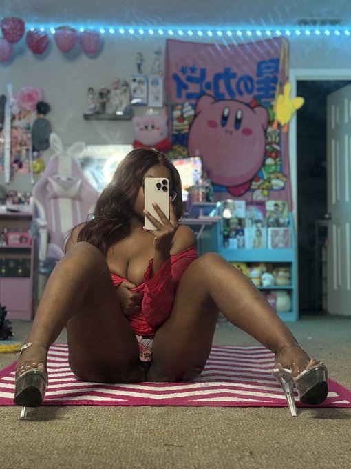 Watch JADATHEDOLL's leaked NSFW photo on TwXstars