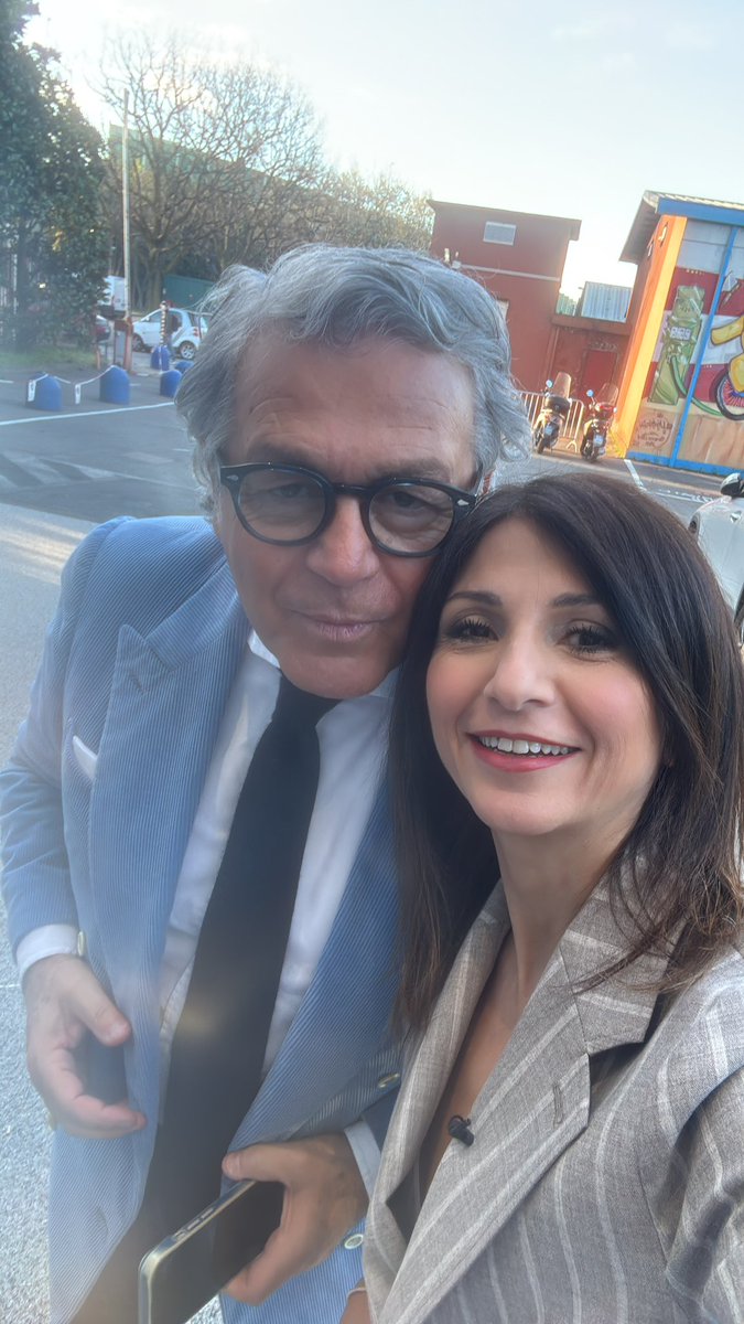 stefaniacav's tweet photo. Ci vediamo tra poco al tg4 delle 19
Insieme a chi ci spiegherà che ci faceva un drone russo sul JCR di Ispra.. 

#marcomancini (non siamo all’Autogrill) https://t.co/dSwExVcnZu