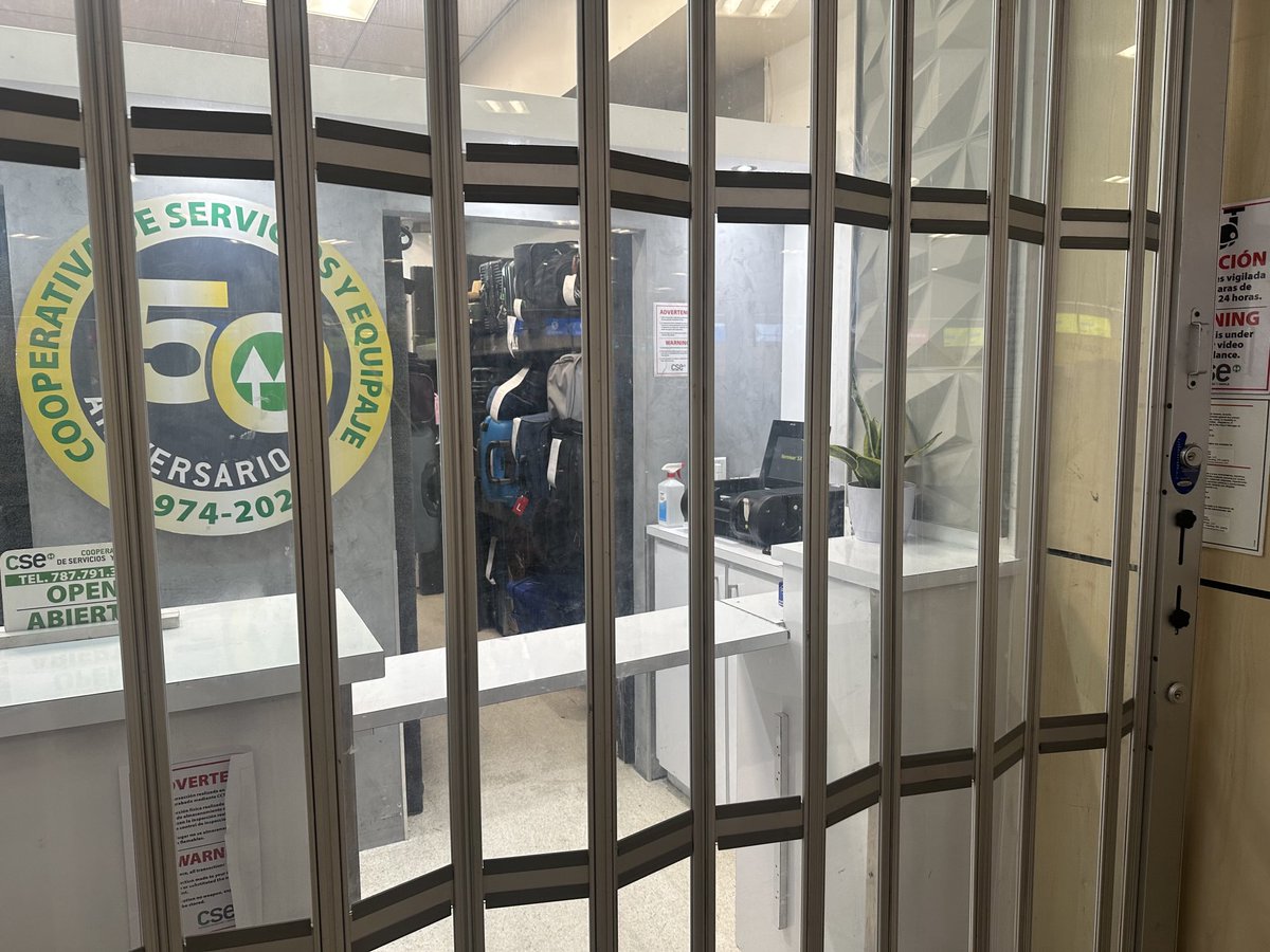 CountJamie's tweet image. San Juan, Puerto Rico airport at 11:30 Sunday morning. The baggage storage is closed and our bags are in there! Puerto Rico can never become a state, NEVER! ⁦@realDonaldTrump⁩ ⁦@VP⁩ ⁦@SenTedCruz⁩ ⁦@SenateGOP⁩ ⁦@JohnCornyn⁩ ⁦@SenJohnKennedy⁩