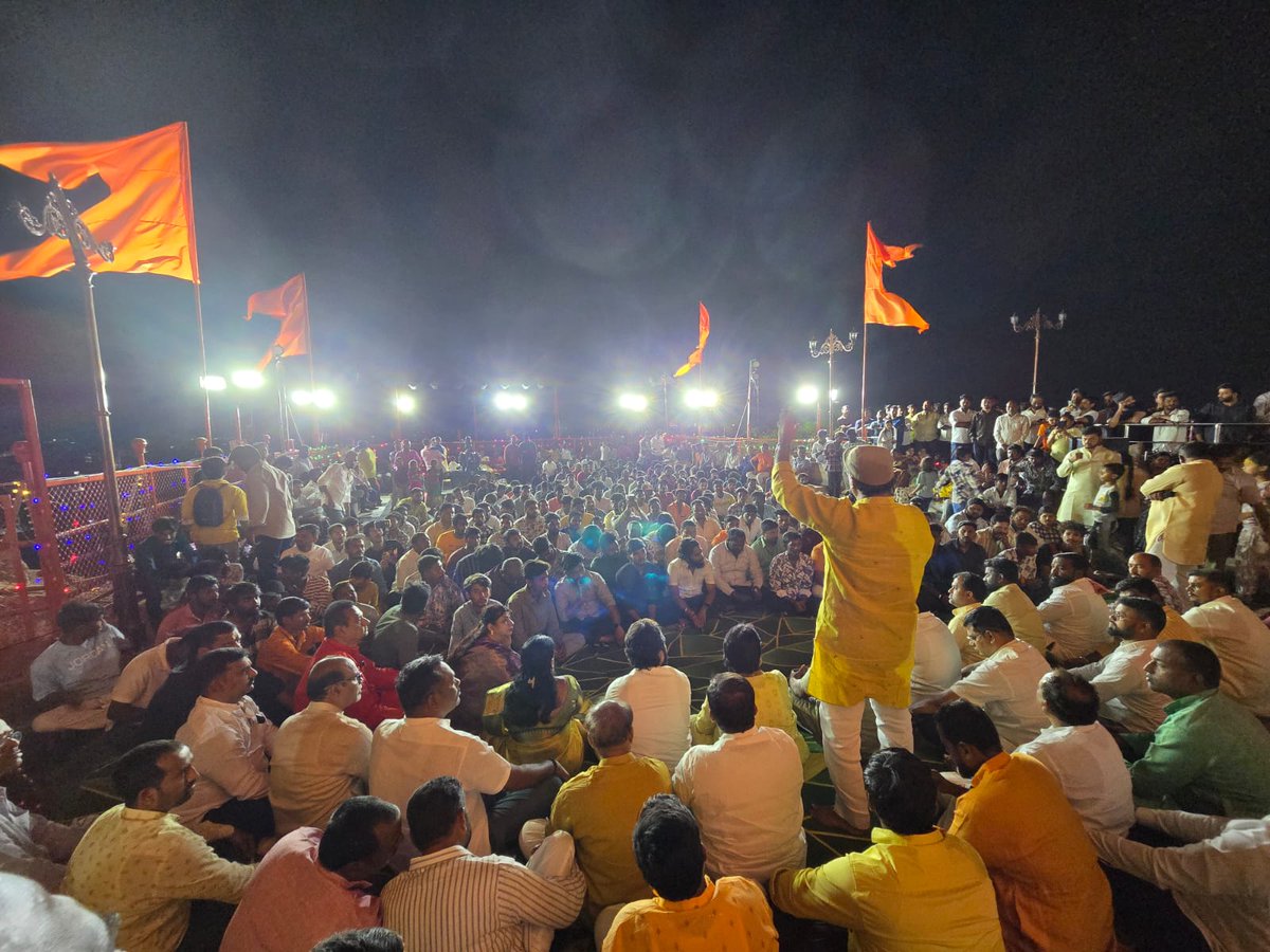 आज धूलपेट स्थित आकाशपुरी हनुमान मंदिर के प्रांगण में आगामी 6 अप्रैल को निकलने वाली श्री राम नवमी शोभायात्रा को सफल बनाने हेतु वॉलंटियर्स की बैठक आयोजित की गई।

इस बार इतिहास रचा जाएगा...
मिलते हैं 6 अप्रैल को...

जय श्री राम!

#SriRamNavami