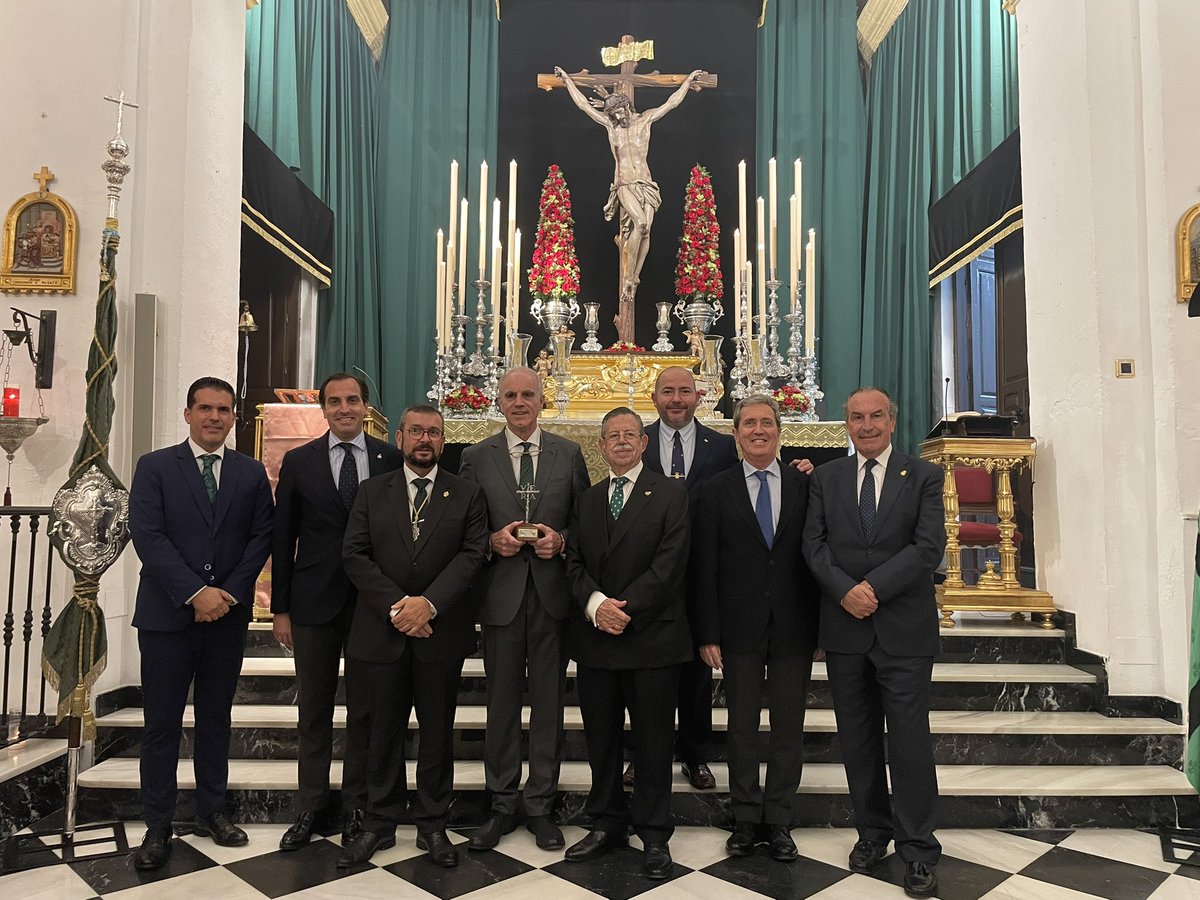 Vera+Cruz y Sangre Málaga (@veracruzfusiona) on Twitter photo En el día de ayer un grupo de hermanos fusionados acudieron a la XXXIX edición del pregón de la <a href="/veracruzalmogia/">Vera+Cruz de Almogía</a> , en esta ocasión ha corrido a cargo de nuestro amigo y cofrade, Don Andrés Camino Romero En el día de ayer un grupo de hermanos fusionados acudieron a la XXXIX edición del pregón de la <a href="/veracruzalmogia/">Vera+Cruz de Almogía</a> , en esta ocasión ha corrido a cargo de nuestro amigo y cofrade, Don Andrés Camino Romero