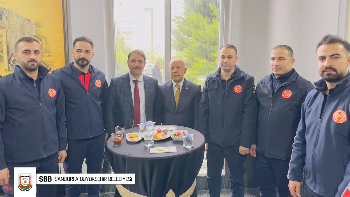 Valimiz Hasan ŞILDAK, Büyükşehir Belediye Başkanvekilimiz Cuma DEMİR ve il protokolünün katılımıyla Ramazan Bayramı münasebetiyle düzenlenen programa katıldık.

<a href="/sanliurfabld/">Şanlıurfa Büyükşehir 🇹🇷</a>