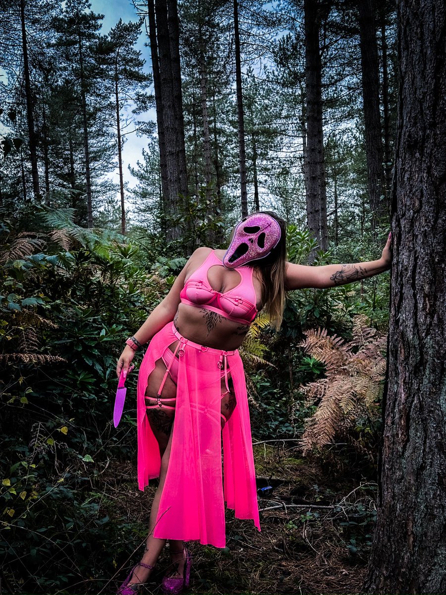 MissInkxo's tweet photo. 7 months till Halloween 🎃 

Only fans OF paypig findom mask kink humiliation https://t.co/dU7D4KtLxi