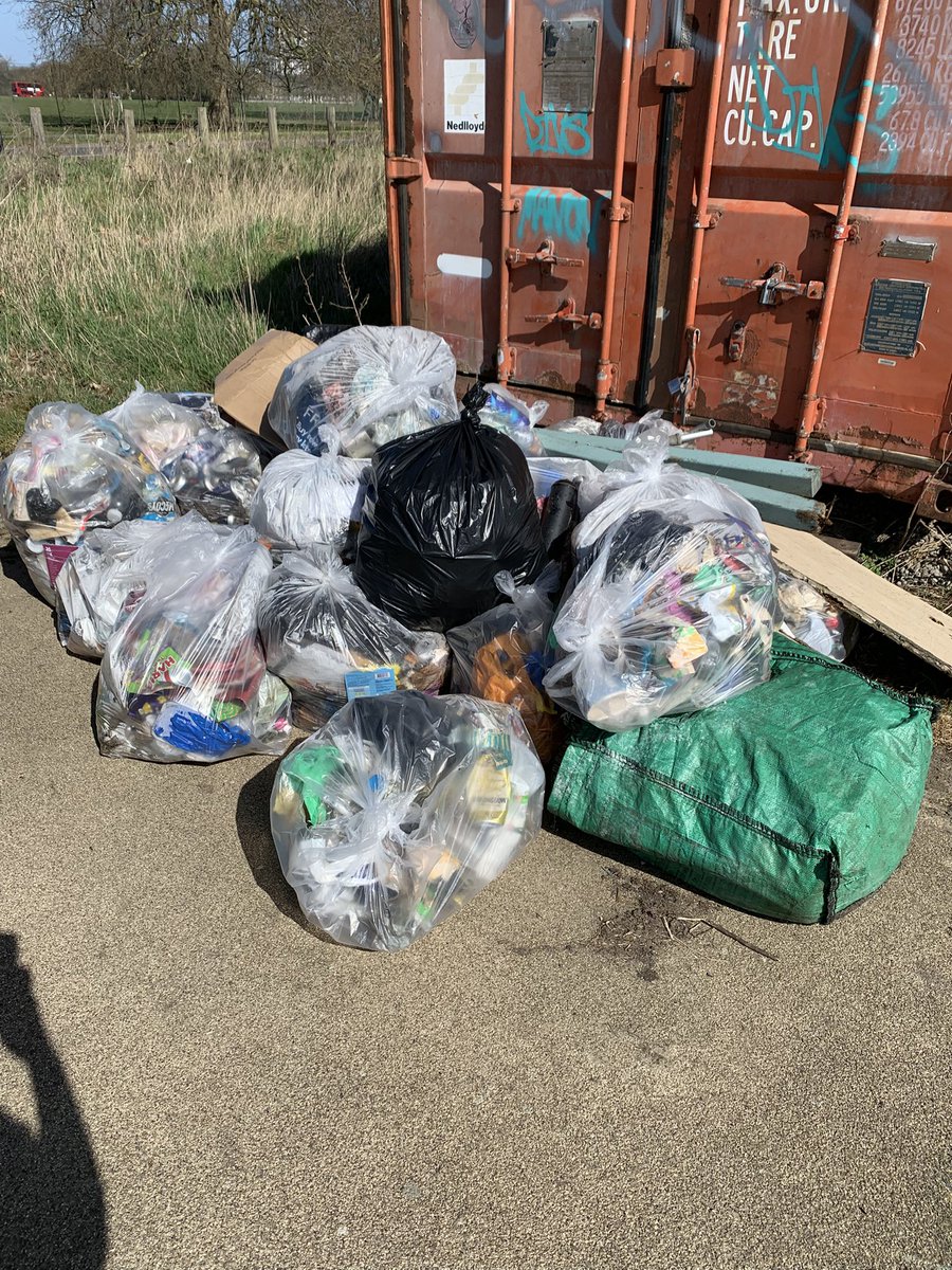 Thanks to our amazing volunteers clearing the rubbish on #woolwichcommon today, bags and bags collected on a common looking amazing with greening trees and blossom appearing. We #litterpick the last Sunday of every month. Pls do join us!