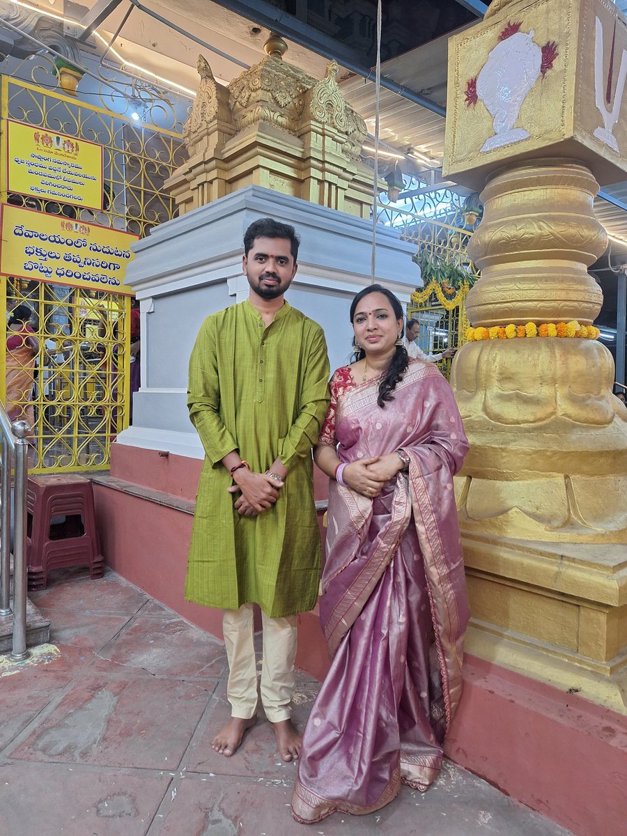 sharadanenavath's tweet photo. 🌸✨ Wishing you a blessed Ugadi filled with peace, prosperity, and new beginnings. May divine blessings guide your journey to success and happiness! 🙏💫

#AuspiciousStart #Ugadi2025 #DivineBlessings #NewBeginnings #FestiveJoy #HappyUgadi https://t.co/oDIwFzWBzE