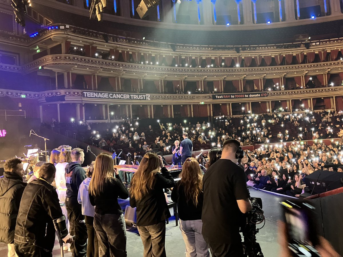YSC_leics's tweet photo. An amazing Ultimate Backstage Experience @RoyalAlbertHall with @TeenageCancer  East Midlands had a fantastic night thanks to @ErasedTapes for pulling together the show and @Dominos_UK for making UBE happen and @AldiUK for match funding … off to bed for me !! #YSC https://t.co/50QTB6OQPk