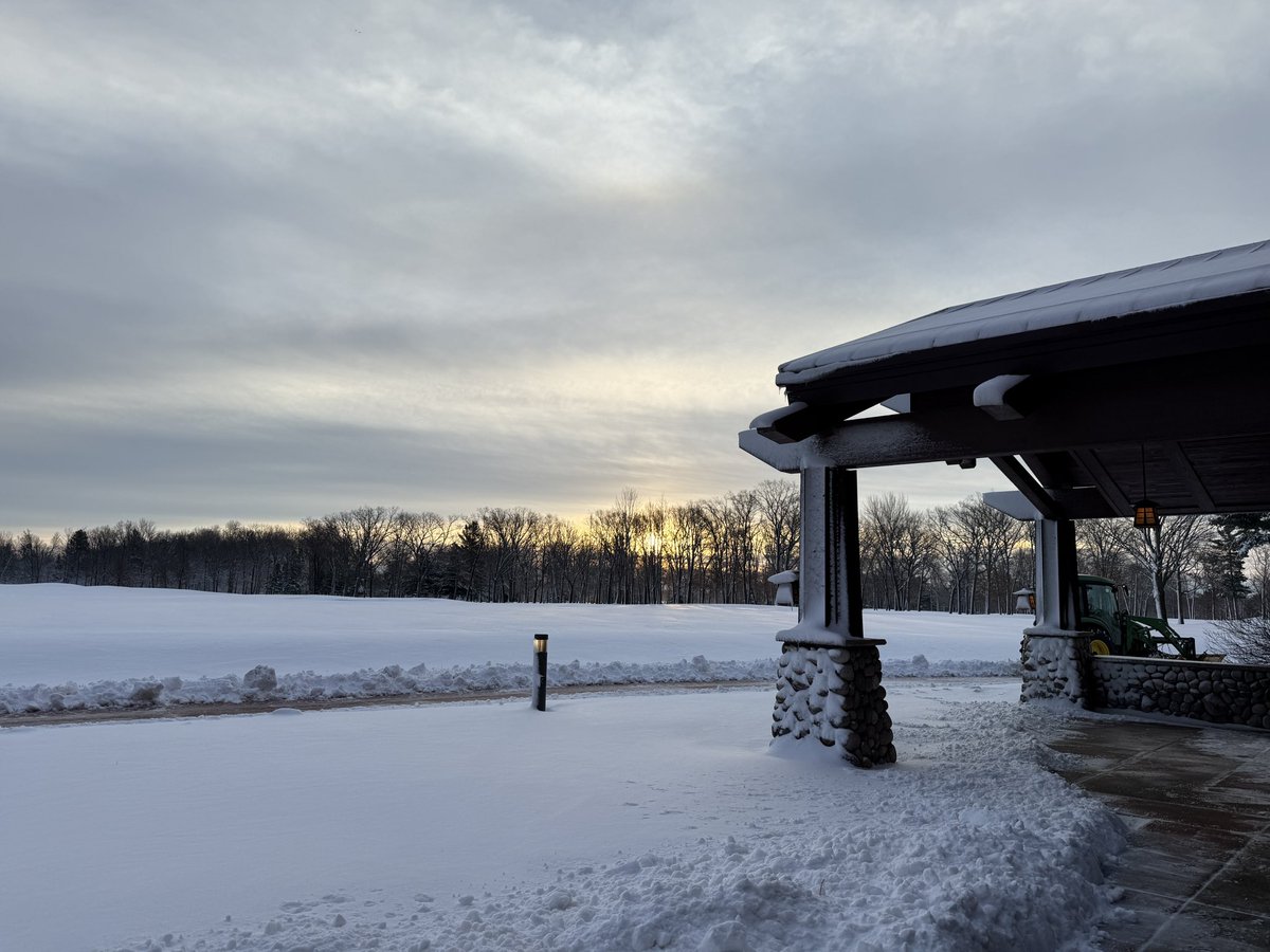 Jake_Turf's tweet image. Can’t tell if this is Fool’s Spring or 2nd winter, but man am I looking forward to warmer days (The 3rd pic was taken 2 weeks ago………) #SpringofDeception