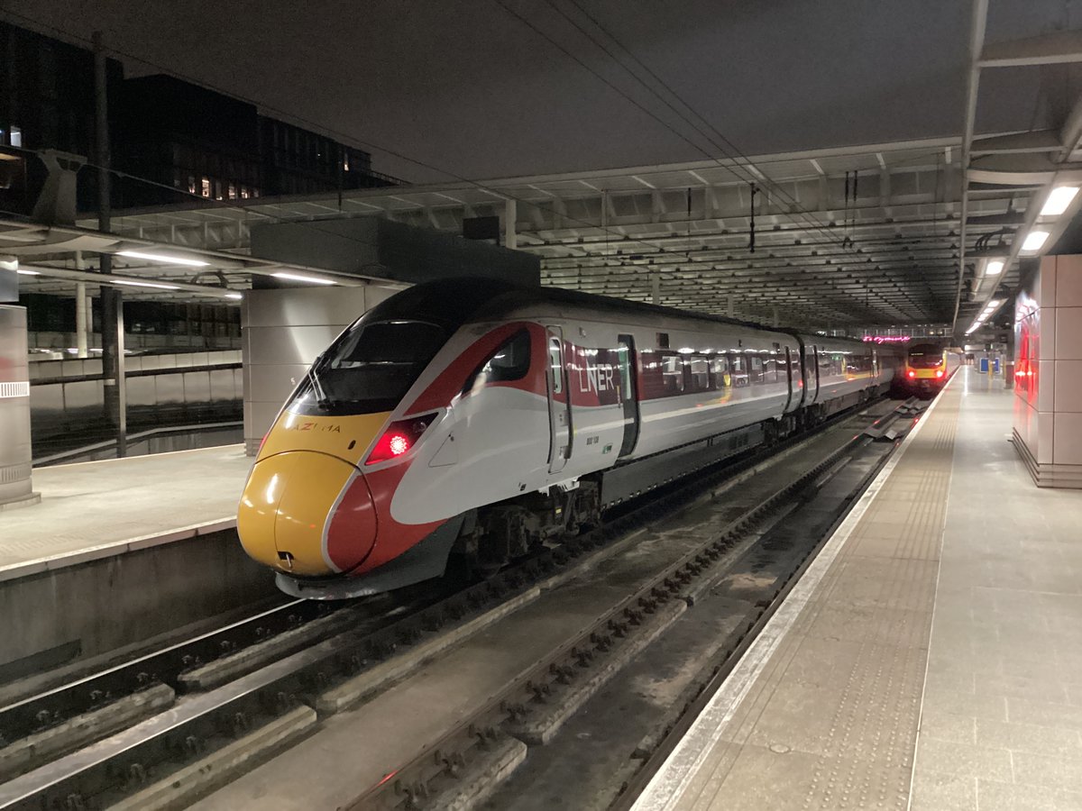 13milepost's tweet image. Over 10k views on Fridays visitor  here’s a few more  of the #Azuma  from over the road  during non tweeting hours  upstairs at #StPancras   #CaptainBiMode