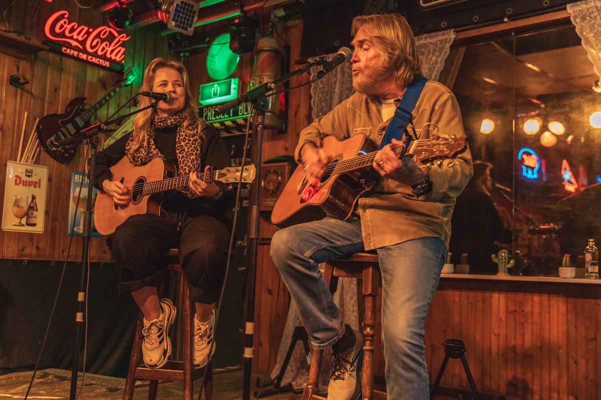 Anna Tiecken tweet media