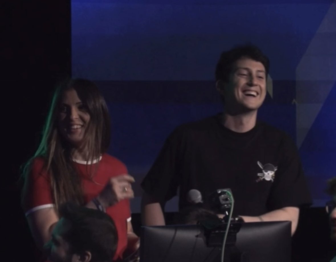 Mi mejor robo en #DirokLegends

<a href="/mrreadys/">MrReadys</a>: mi mi mi...
<a href="/WithZack/">WithZack</a>: ¿Perdona? No estaba escuchando... 👑