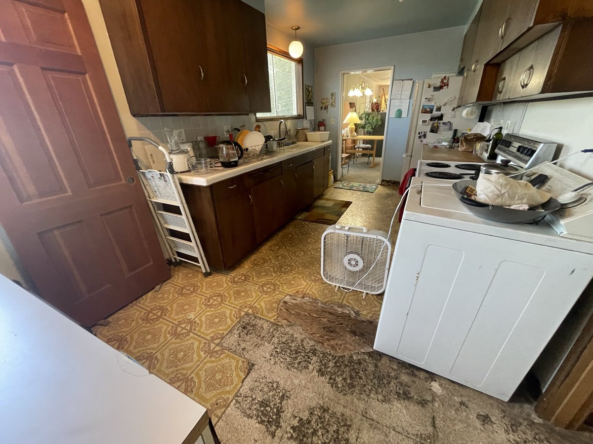 infilldeveloper's tweet image. Before/After of a remodel we just completed. 

Should’ve done a built-in microwave instead of a micro-hood but overall I’m happy with how it turned out.