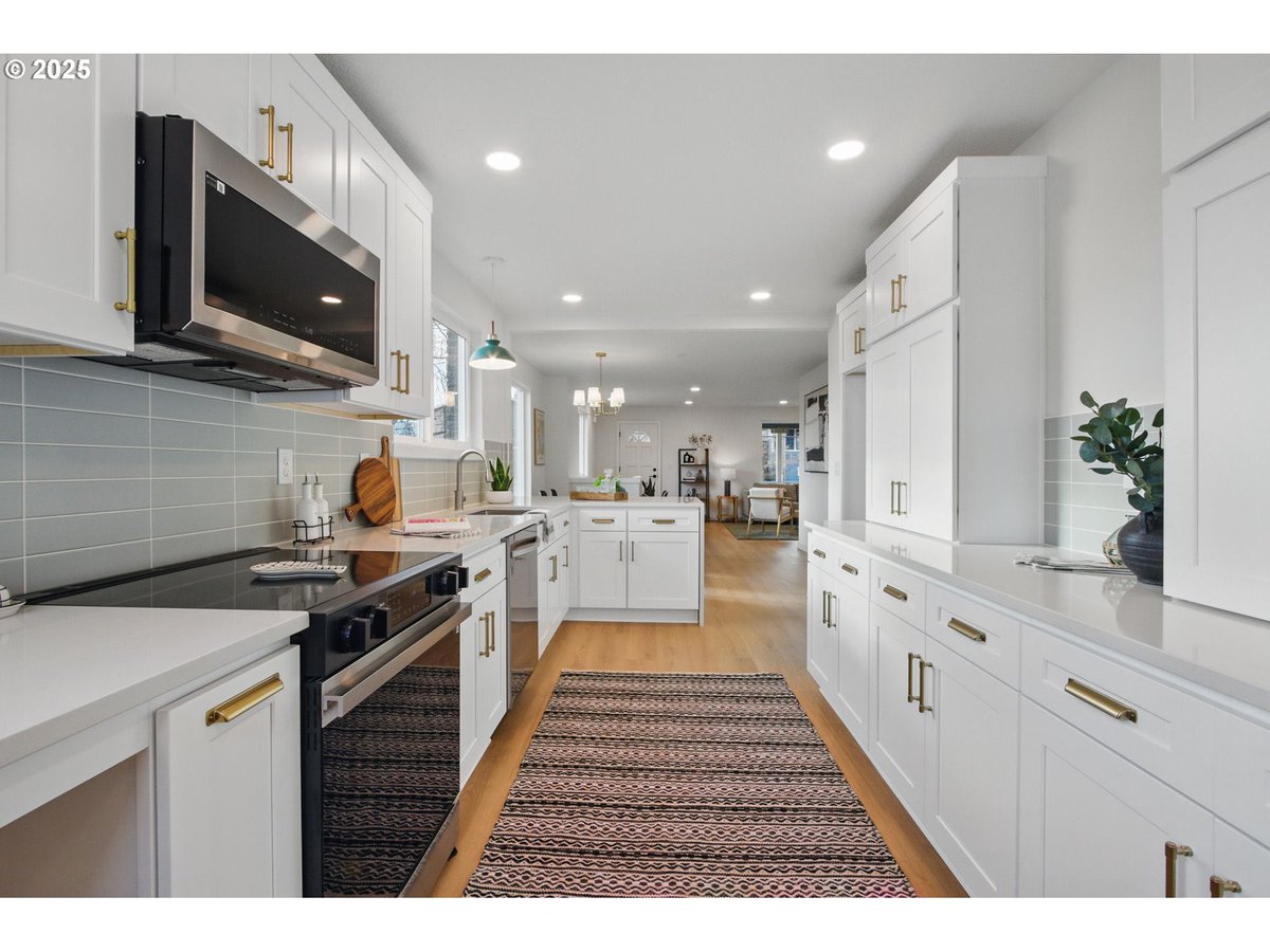 infilldeveloper's tweet image. Before/After of a remodel we just completed. 

Should’ve done a built-in microwave instead of a micro-hood but overall I’m happy with how it turned out.