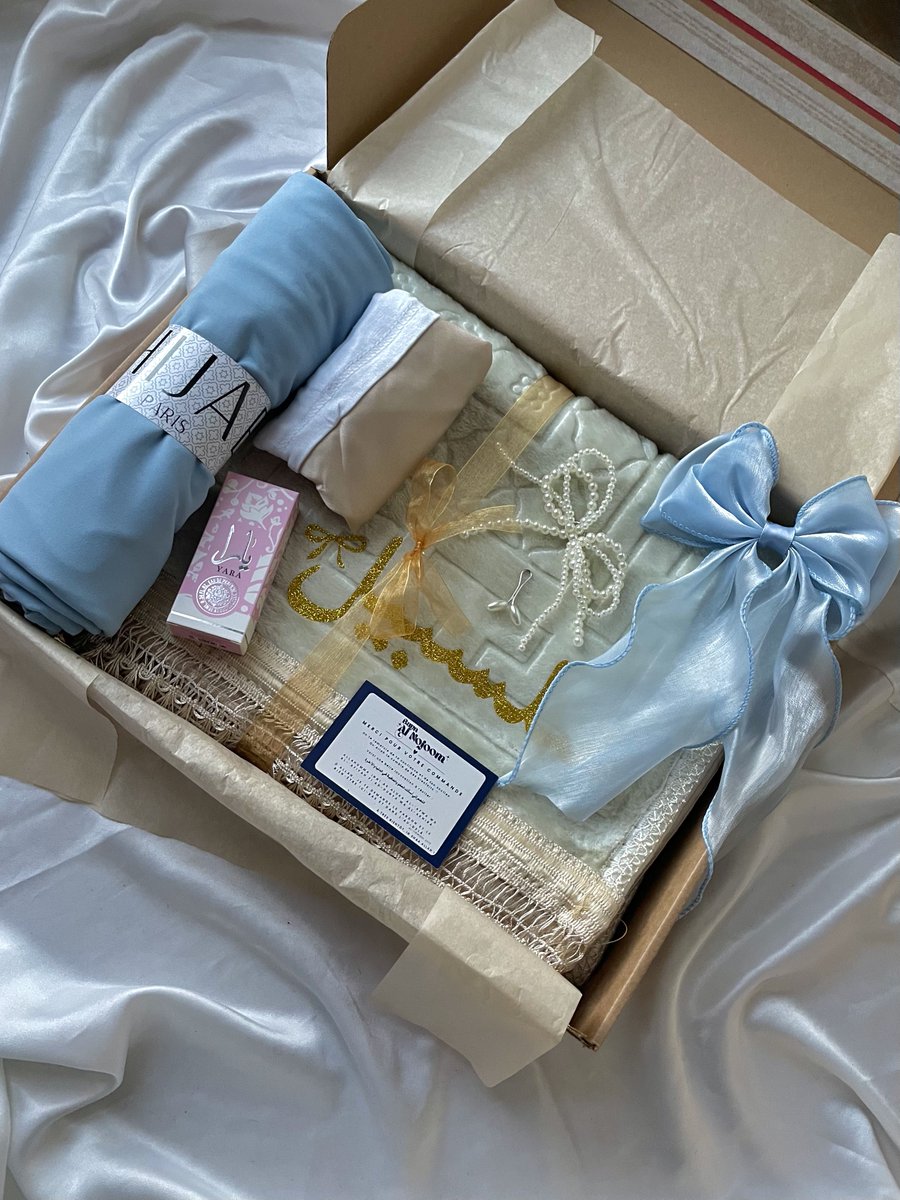 baynalnojoom's tweet photo. السلام عليكم ورحمة الله وبركاته 🤍 

Je vous présente notre nouveau coffret Farasha 🦋 Qui a dit qu'on pouvait pas offrir de cadeau après l'Eid ? 👀✨

🛍️ Disponible en plusieurs coloris ! 
💌 Le contenu du coffret détaillé en dessous ⤵️ https://t.co/4B2hfp2t6k