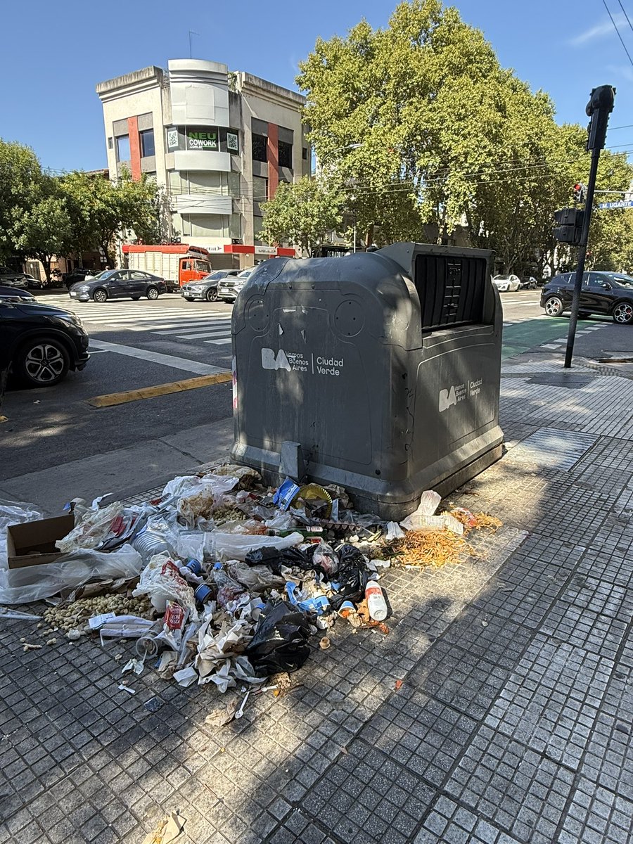gastonTitanes72's tweet photo. @jorgemacri #caba @gcba  AV LIBERTADOR Y UGARTE Domingo 30-03 a las 14:51 Nuñez LA CIUDAD ES UN ASCO https://t.co/YgyWvP4XI6
