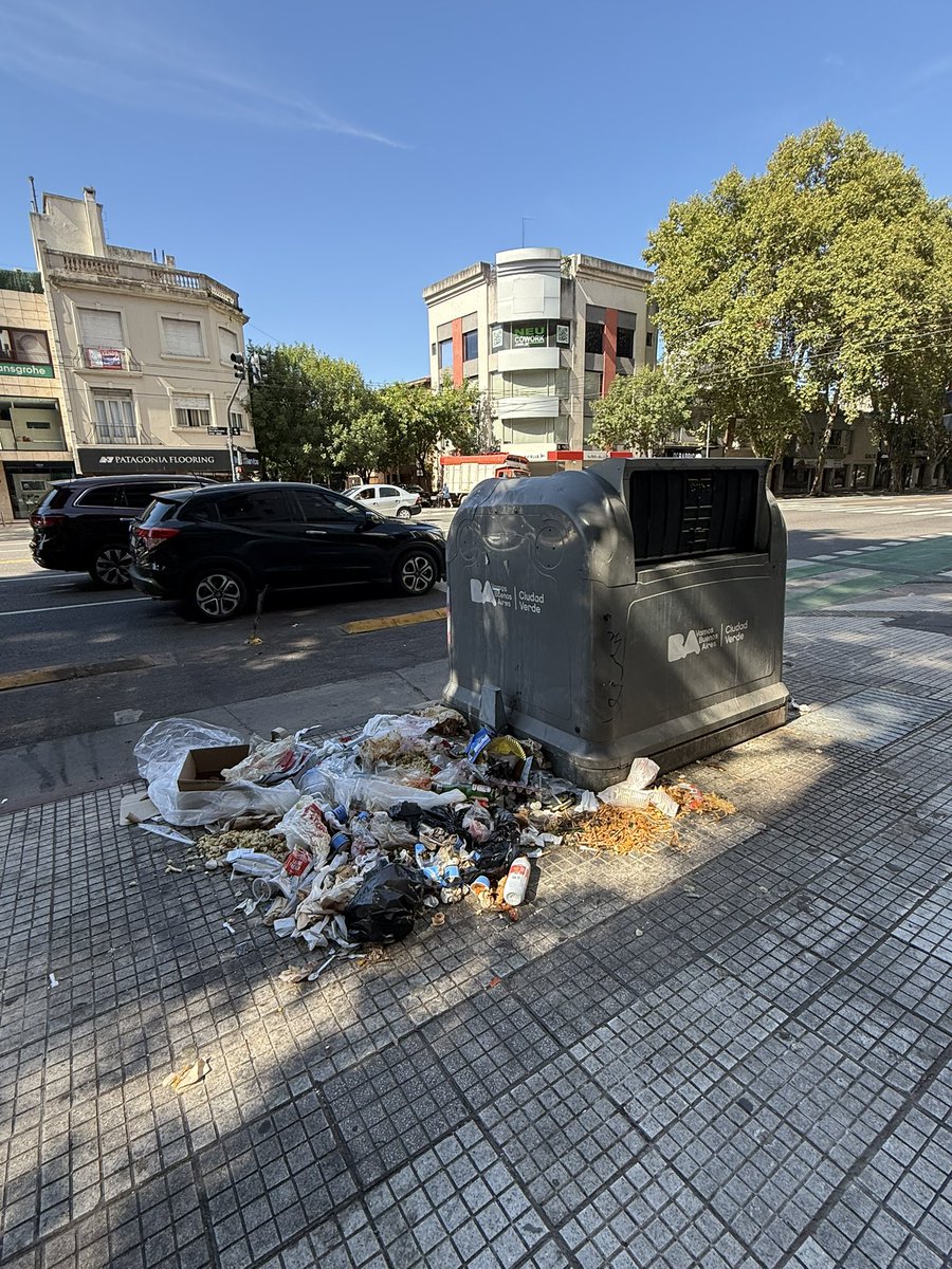 gastonTitanes72's tweet photo. @jorgemacri #caba @gcba  AV LIBERTADOR Y UGARTE Domingo 30-03 a las 14:51 Nuñez LA CIUDAD ES UN ASCO https://t.co/YgyWvP4XI6