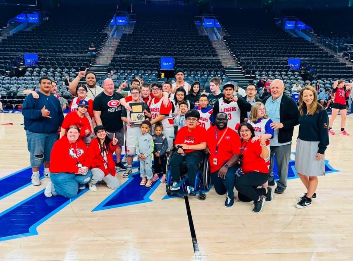 I had the opportunity to volunteer with helping out the granger unified basketball team. A program for special needs students! Had a great time with the STATE CHAMPS!! <a href="/petesmolin/">Pete Smolin</a> <a href="/GrangerFB_WVC/">Granger Football</a> #Ghouse