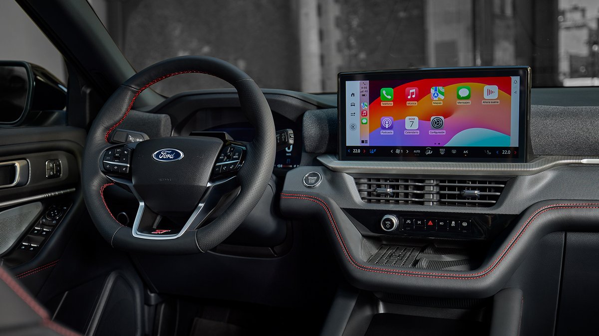 Redescubre la ciudad desde una mirada distinta con el Techo panorámico Vista Roof® de #FordExplorer2025. spr.ly/6011FHSOf