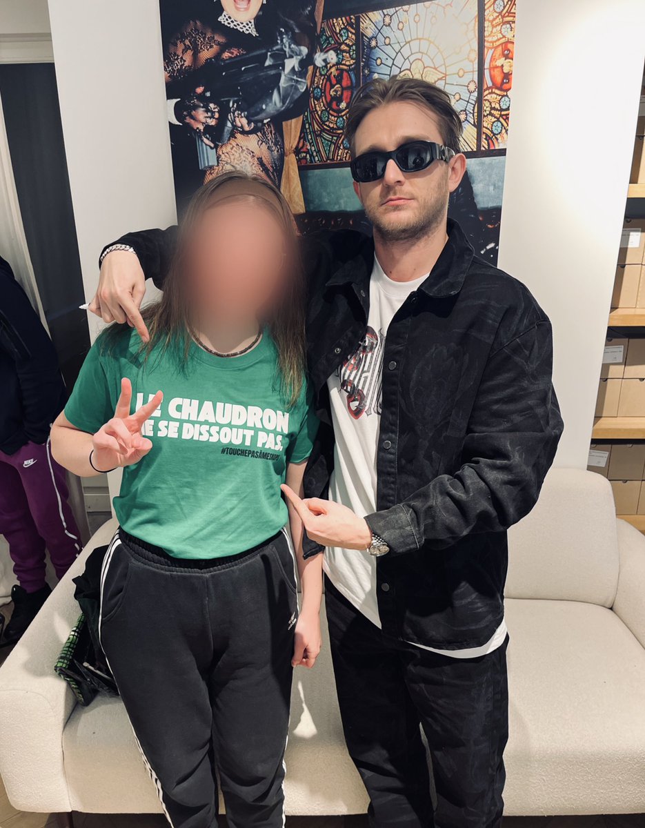 eloyzzzzz's tweet image. ALORS @vald_ld x #LeChaudronNeSeDissoutPas 💚