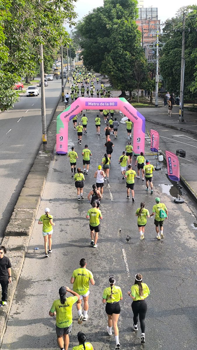 metrodela80's tweet photo. ¡Hoy corrimos juntos! El proyecto Metro de la 80 se unió hoy a la carrera atlética #GrandezaRunFest de @nacionaloficial para promover la importancia de la actividad física y la movilidad sostenible en nuestra ciudad. https://t.co/9JobhkWUMT