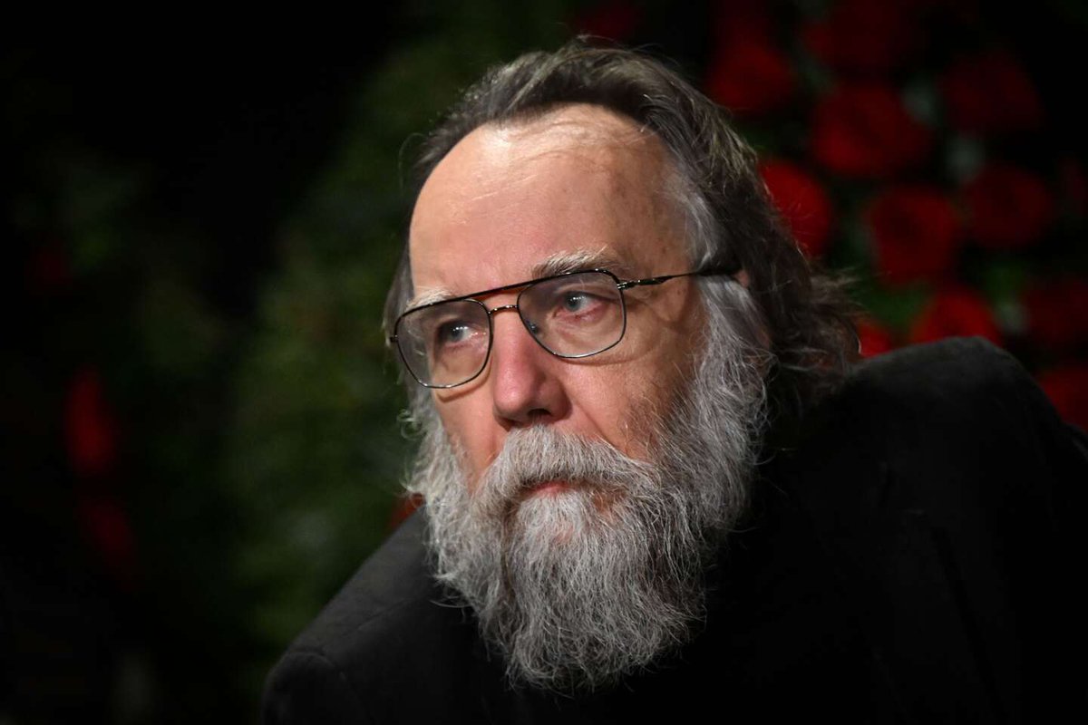 الموجز الروسي | Russia news 🇷🇺 (@mog_russ) on Twitter photo 🚨⚡️ المفكر الروسي ألكسندر دوجين <a href="/AGDugin/">Alexander Dugin</a>:
" المسلمون الحقيقيون الوحيدون هم الحوثيون في اليمن. أما الباقون فهم مسلمون بالاسم فقط.
يقاتل اليمنيون كالأسود في وجه عدوٍّ جبار، بلا خوف أو تردد. إنه لأمرٌ لا يُصدق." 🚨⚡️ المفكر الروسي ألكسندر دوجين <a href="/AGDugin/">Alexander Dugin</a>:
" المسلمون الحقيقيون الوحيدون هم الحوثيون في اليمن. أما الباقون فهم مسلمون بالاسم فقط.
يقاتل اليمنيون كالأسود في وجه عدوٍّ جبار، بلا خوف أو تردد. إنه لأمرٌ لا يُصدق."