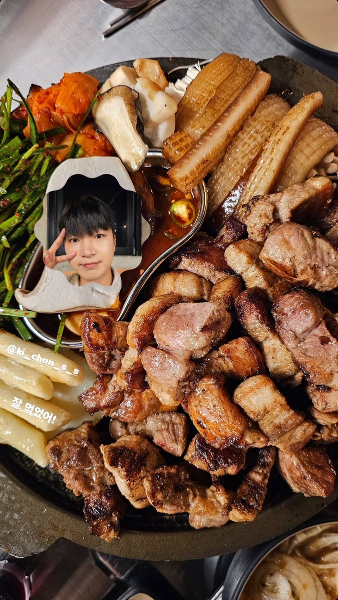 ryeogitbr's tweet photo. 300325 | Atualização de #RYEOWOOK nos stories do Instagram (ryeo9ook). 

"@/ki_chan_s_s 
Vamos comer bem!" 

#려욱 https://t.co/fRB3MowvJc