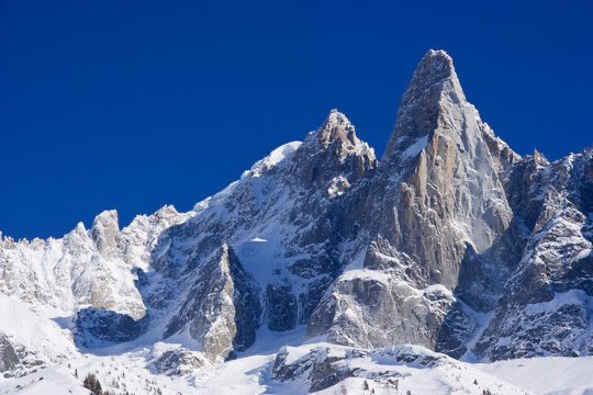 🚨 INOXTAG annonce qu’il part tenter l’ascension de l’Aiguille De Dru ! 

Ce mythique sommet de 3750 mètres ne possède pas de corde fixe 😳