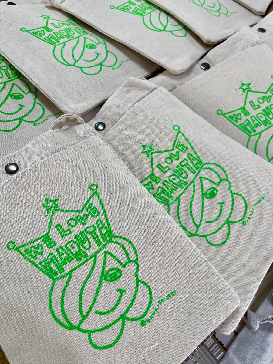 マルタさんのグッズを作りました☆
（マルタさんの了承いただいています）

WE LOVE MARUTA

巾着 と サコッシュ、
シルクスクリーンで一枚一枚刷りました

売上から、材料費 諸経費 を引いた全額を
マルタさんへお渡しします

4月上旬より「ひかりのうま」で販売、
日にちはまた追ってお知らせします