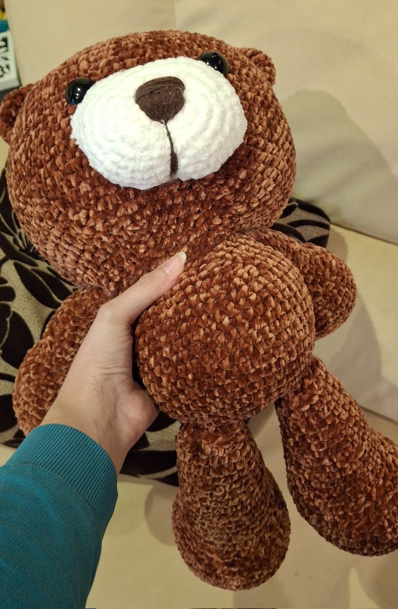 Acabo de terminar este Oso de crochet de un tamaño considerable uwu