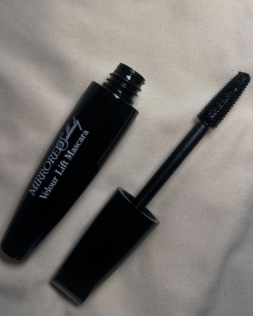MSublimity's tweet image. Enhance your lashes with the @MSublimity velour lift mascara 

Brings volume , definition and length to every lash! 

Subscribers and loyalty members will recieve early access! 

#mascara #mirroredsublimity #makeupforblackwomen