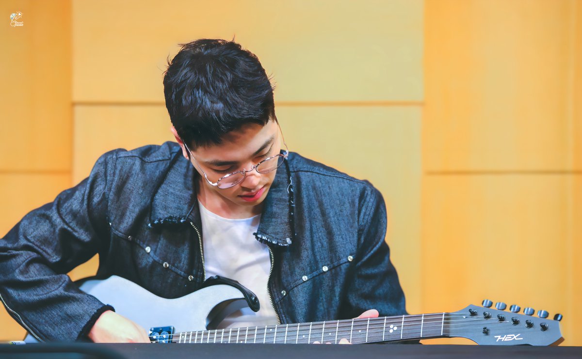 🎸✨ 
#앞으로도_준회와_함께하길_빌어
 #KOOlorfulJunhoeDay 
#구준회 #ジュネ #Junhoe

<a href="/JUNE_GOZARU_JP/">JU-NE JAPAN OFFICIAL</a>