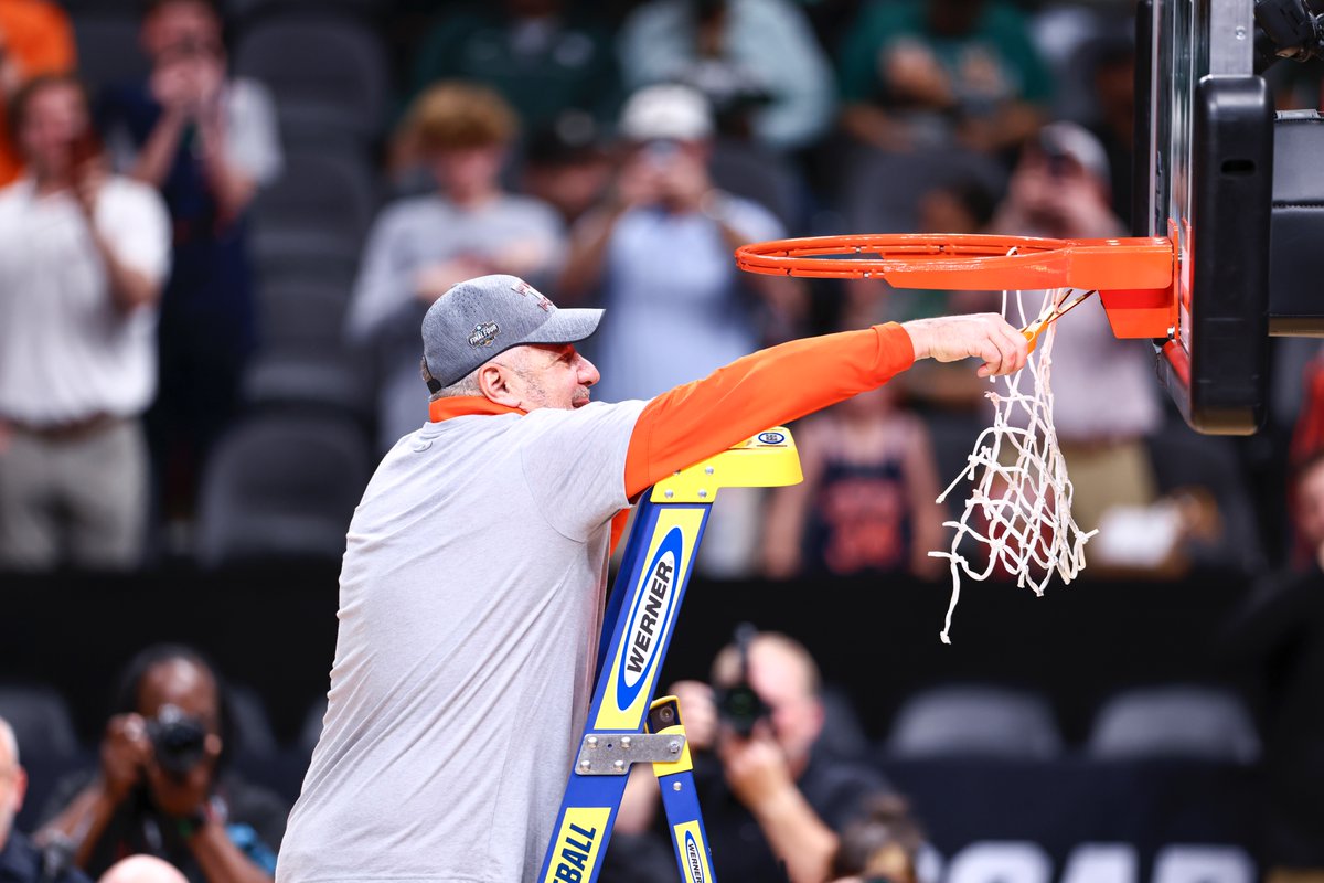 Never gets old 💙🧡