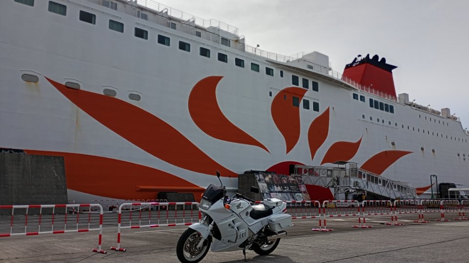 8B7HDgQKAVYdq0L's tweet photo. 予定より早い8時40分に到着
120キロ走って目的地へ
ここからが白い相方の出番ですな
#さんふらわあ #バイク #VFR750 https://t.co/wSjBKH1oNs