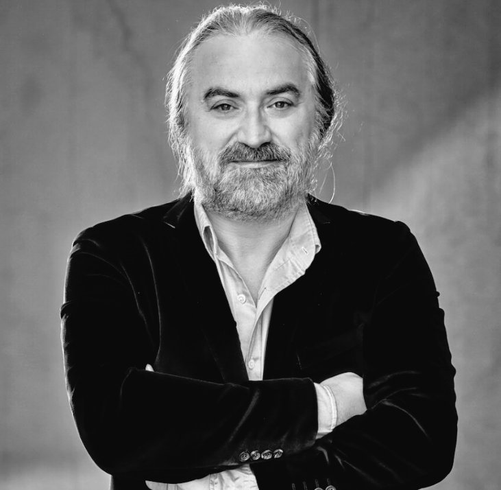 Orhan Ölmez FC (@orhanolmezciler) on Twitter photo Türk müzik dünyasının değerli sanatçısı Volkan Konak’ın vefat haberini derin bir üzüntüyle öğrendik. Merhuma Allah’tan rahmet, ailesine, yakınlarına ve sevenlerine başsağlığı diliyoruz. #volkankonak Türk müzik dünyasının değerli sanatçısı Volkan Konak’ın vefat haberini derin bir üzüntüyle öğrendik. Merhuma Allah’tan rahmet, ailesine, yakınlarına ve sevenlerine başsağlığı diliyoruz. #volkankonak