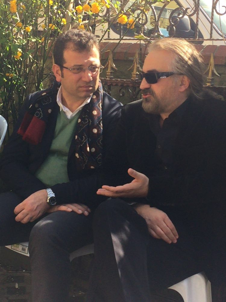 adam dayanamadı işte dayanamadı... imamoğlunun dostunun cenazesine bile gidemeyecek olması (muhtemelen) çok üzücü