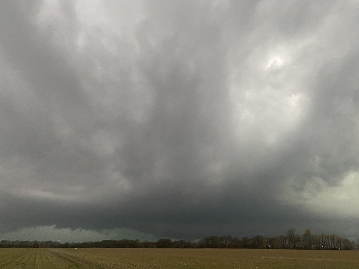 Out in New Madrid watching a tornado warned supercell.