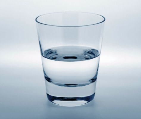 D4ni_Dan's tweet image. guys, esse copo está meio cheio, ou meio vazio?