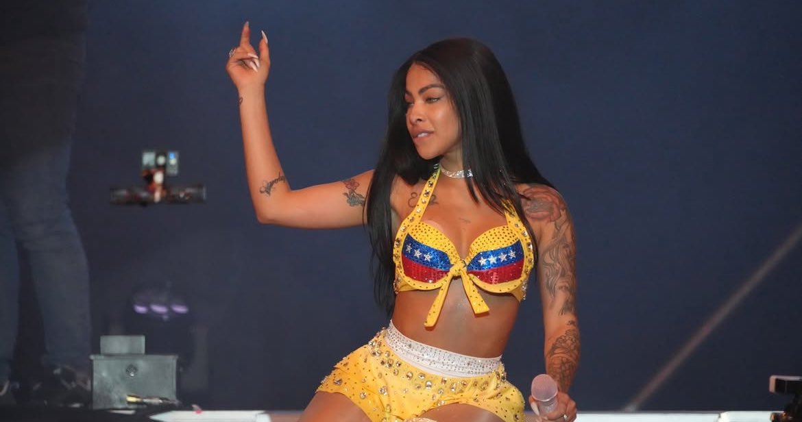 No quiero ser el “pájaro de mal agüero” pero la empresa que contrató a <a href="/yailinlamsviral/">Yailin la Mas Viral</a> debe recordarle que la bandera tiene 8 estrellas. Ah! y que en Venezuela, la Ley de Símbolos Patrios, establece regulaciones sobre el uso de los símbolos nacionales, incluyendo la bandera, el