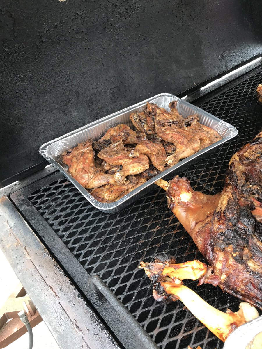 dsjb4life's tweet photo. @BigDamnShawn Selling grilled food https://t.co/d57cDCFba5