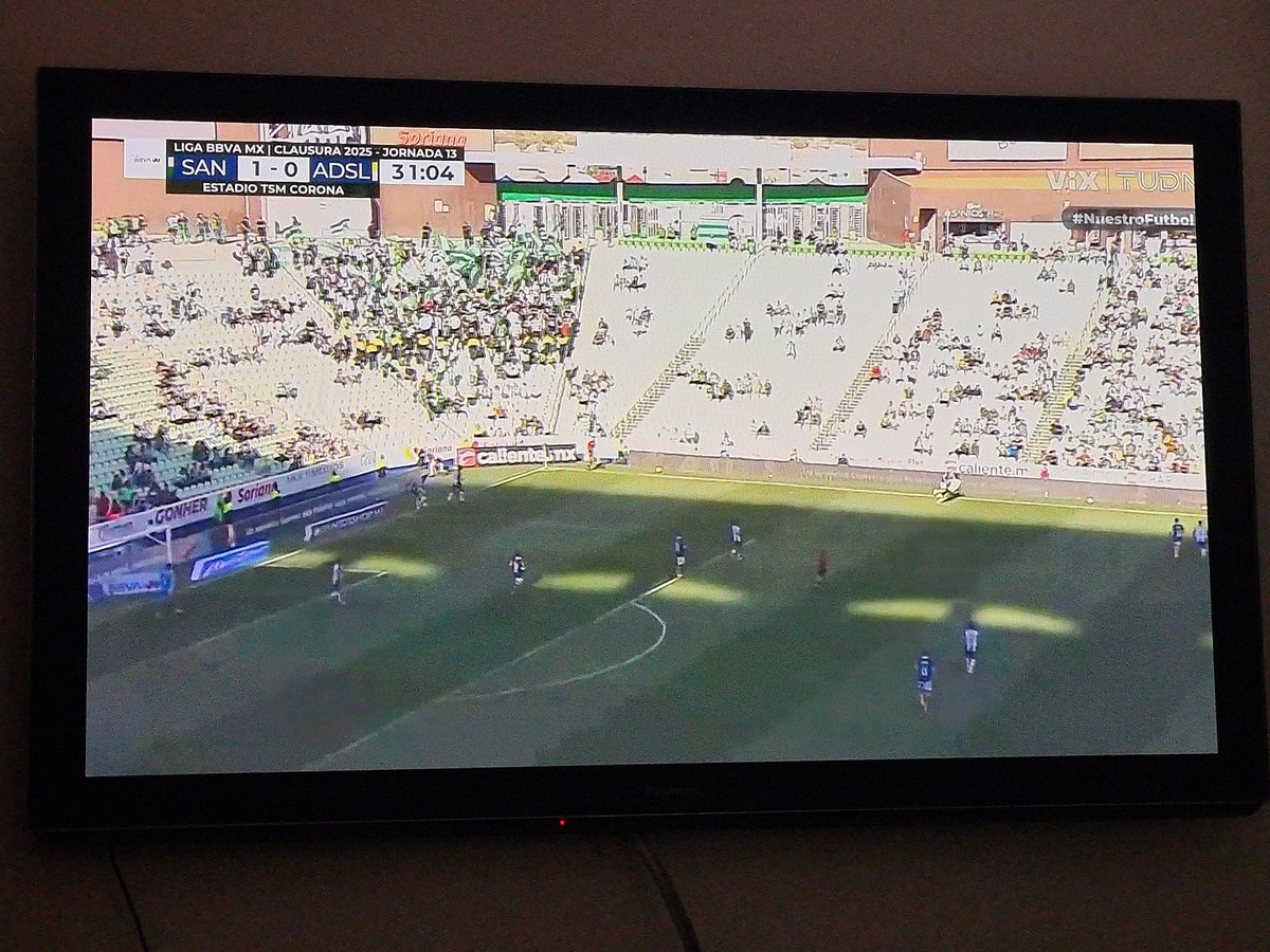 xaviergarciamx's tweet photo. La calidad de la transmisión de @TUDNMEX en el #SantosVsSanLuis no se puede ni ver el balón. Luego se preguntan por qué bajan las audiencias. https://t.co/fGaWIgVGWb